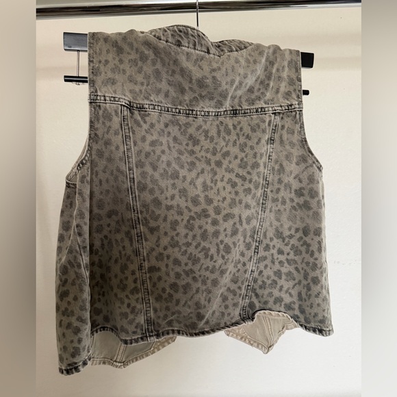 Universal Thread Cream Denim Vest - Picture 2 of 3